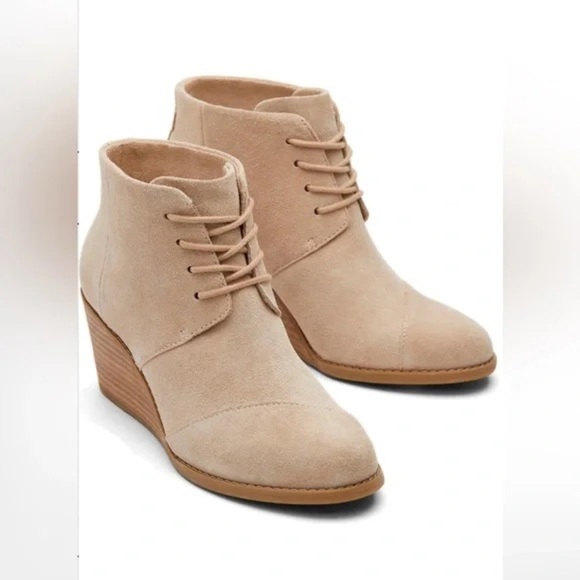 NWT TOMS Women's, Hyde Boot Wedge Boots size 8 Sand Suede - Picture 1 of 10
